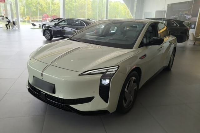 Used Hongqi EH7 2025 690 Smart Selection Edition