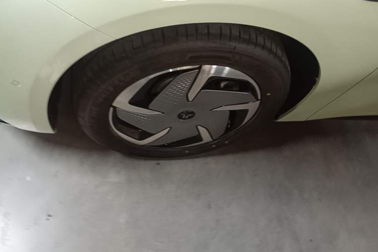 Used Hongqi EH7 2025 690 Smart Selection Edition Left Front Wheel Hub