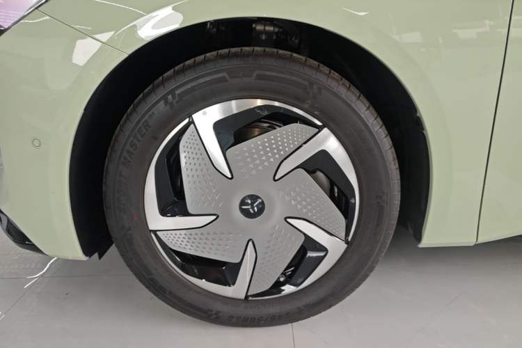 Used Hongqi EH7 2025 690 Smart Selection Edition Left Front Wheel Hub