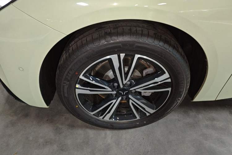 Used Hongqi EH7 2025 690 Smart Selection Edition Left Front Wheel Hub