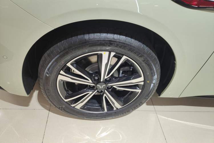 Used Hongqi EH7 2025 600 Smart Selection Edition Left Front Wheel Hub