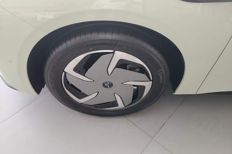 Used Hongqi EH7 2025 690 Smart Selection Edition Left Front Wheel Hub