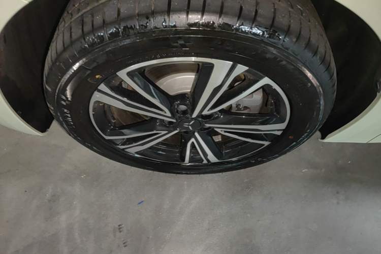 Used Hongqi EH7 2025 690 Smart Selection Edition Left Front Wheel Hub