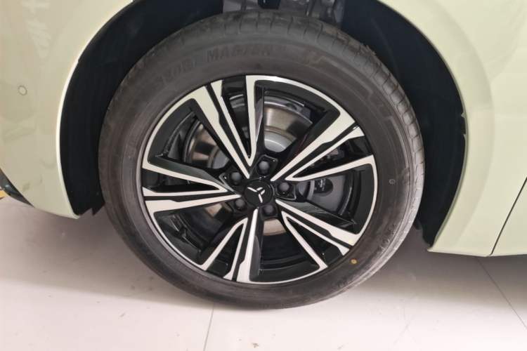 Used Hongqi EH7 2025 600 Smart Selection Edition Left Front Wheel Hub