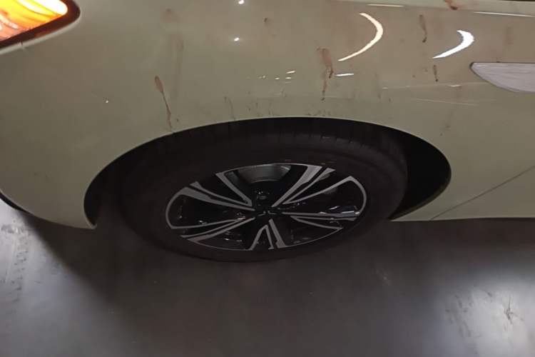 Used Hongqi EH7 2025 690 Smart Selection Edition Left Front Wheel Hub