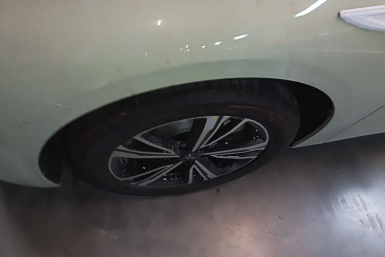 Used Hongqi EH7 2025 690 Smart Selection Edition Left Front Wheel Hub