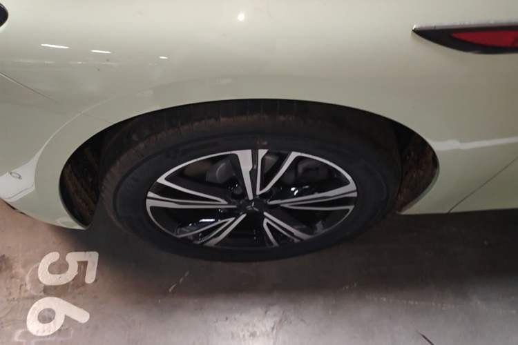 Used Hongqi EH7 2025 600 Smart Selection Edition Left Front Wheel Hub