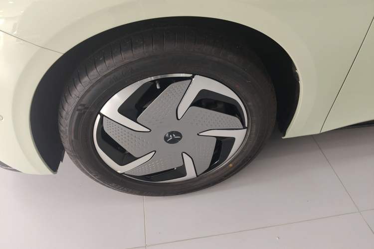 Used Hongqi EH7 2025 690 Smart Selection Edition Left Front Wheel Hub