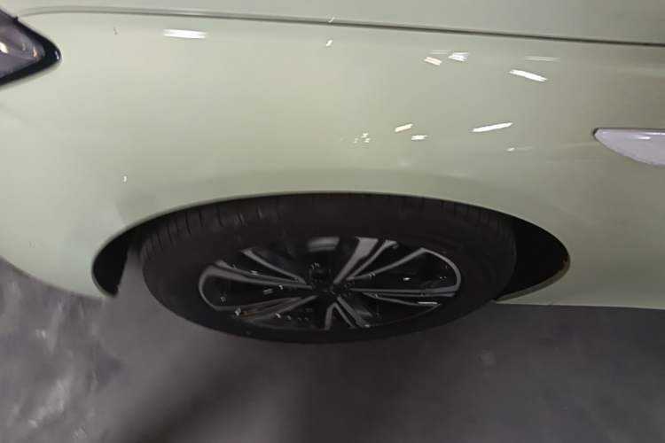 Used Hongqi EH7 2025 690 Smart Selection Edition Left Front Wheel Hub