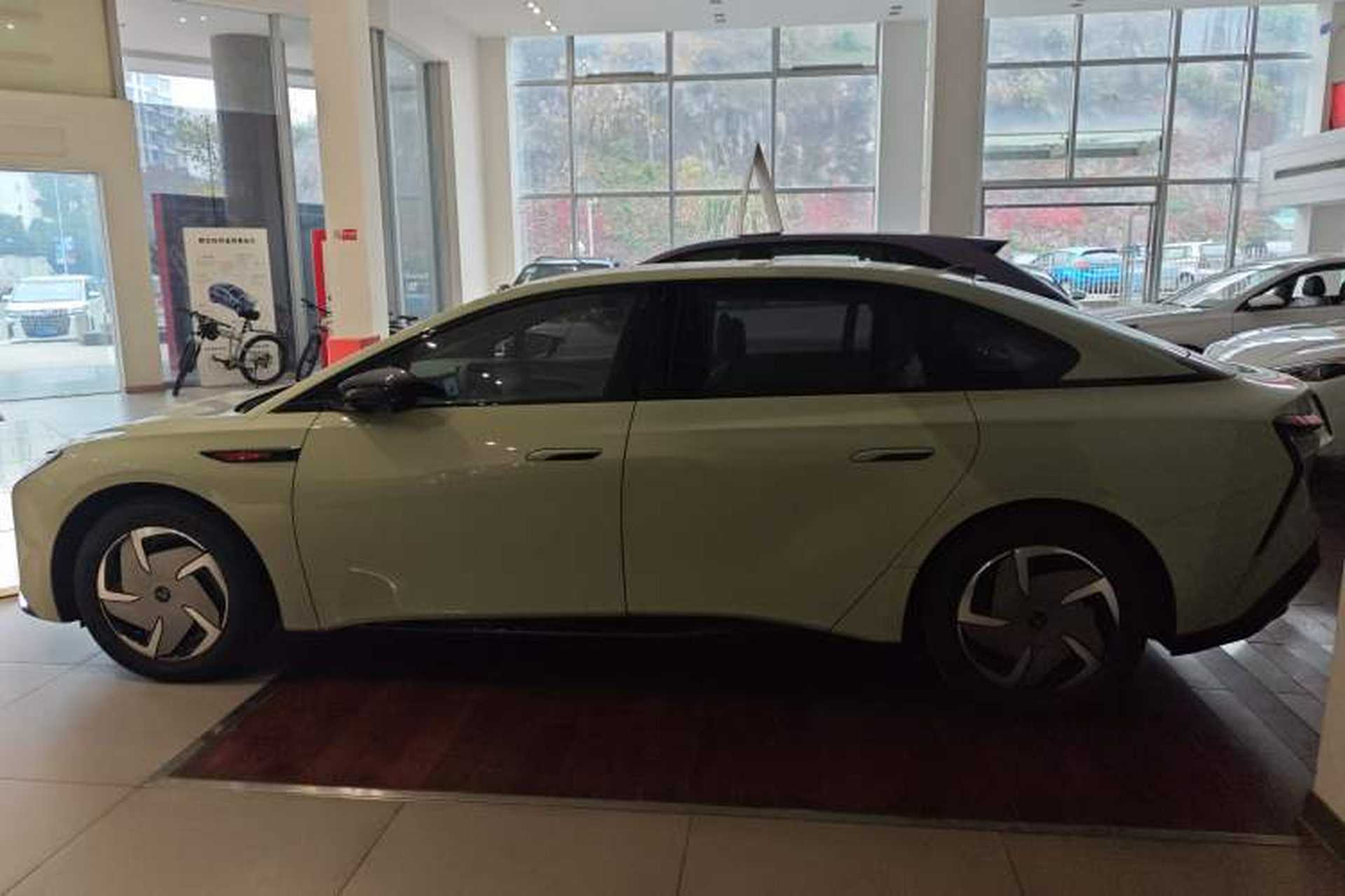 Used Hongqi EH7 2025 690 Smart Selection Edition Left Side