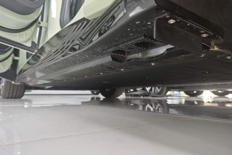 Used Hongqi EH7 2025 690 Smart Selection Edition Left Side Sill