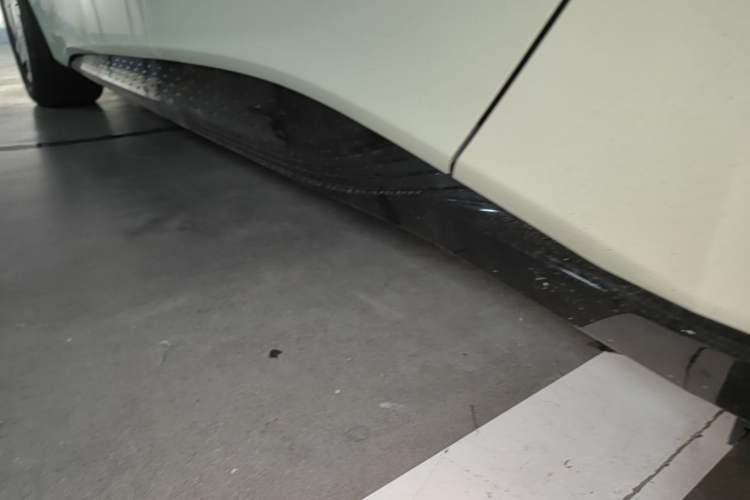 Used Hongqi EH7 2025 690 Smart Selection Edition Left Side Sill