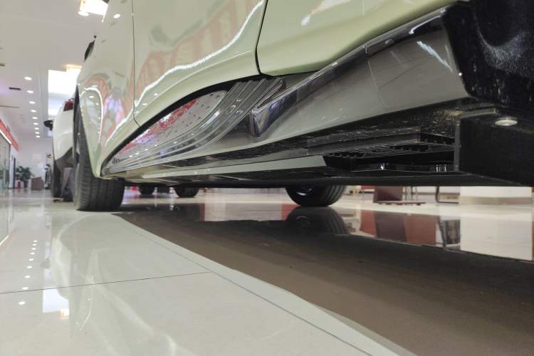 Used Hongqi EH7 2025 600 Smart Selection Edition Left Side Sill