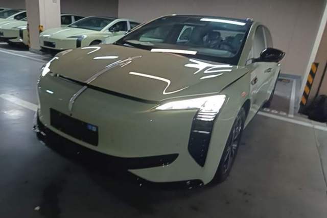Used Hongqi EH7 2025 690 Smart Selection Edition