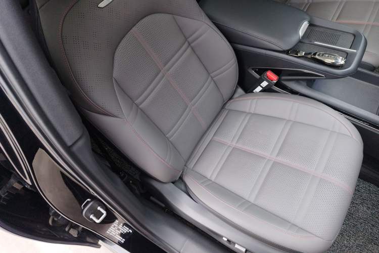 Used Hongqi EH7 2025 600 Smart Selection Edition Right Front Seat