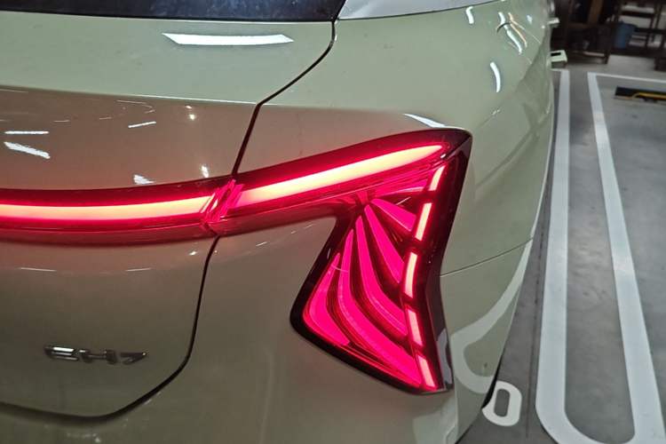Used Hongqi EH7 2025 690 Smart Selection Edition Right Rear Taillight