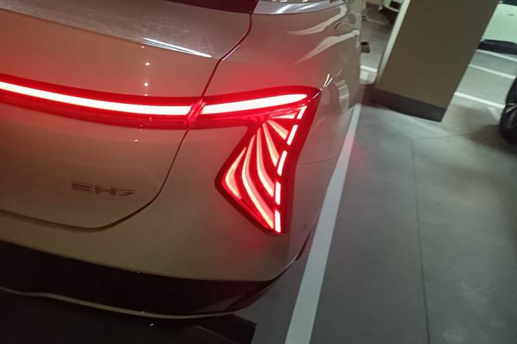 Used Hongqi EH7 2025 690 Smart Selection Edition Right Rear Taillight
