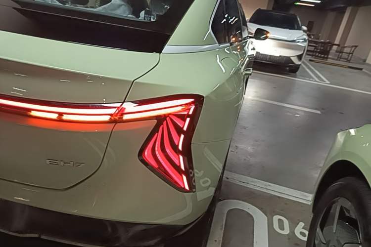 Used Hongqi EH7 2025 690 Smart Selection Edition Right Rear Taillight