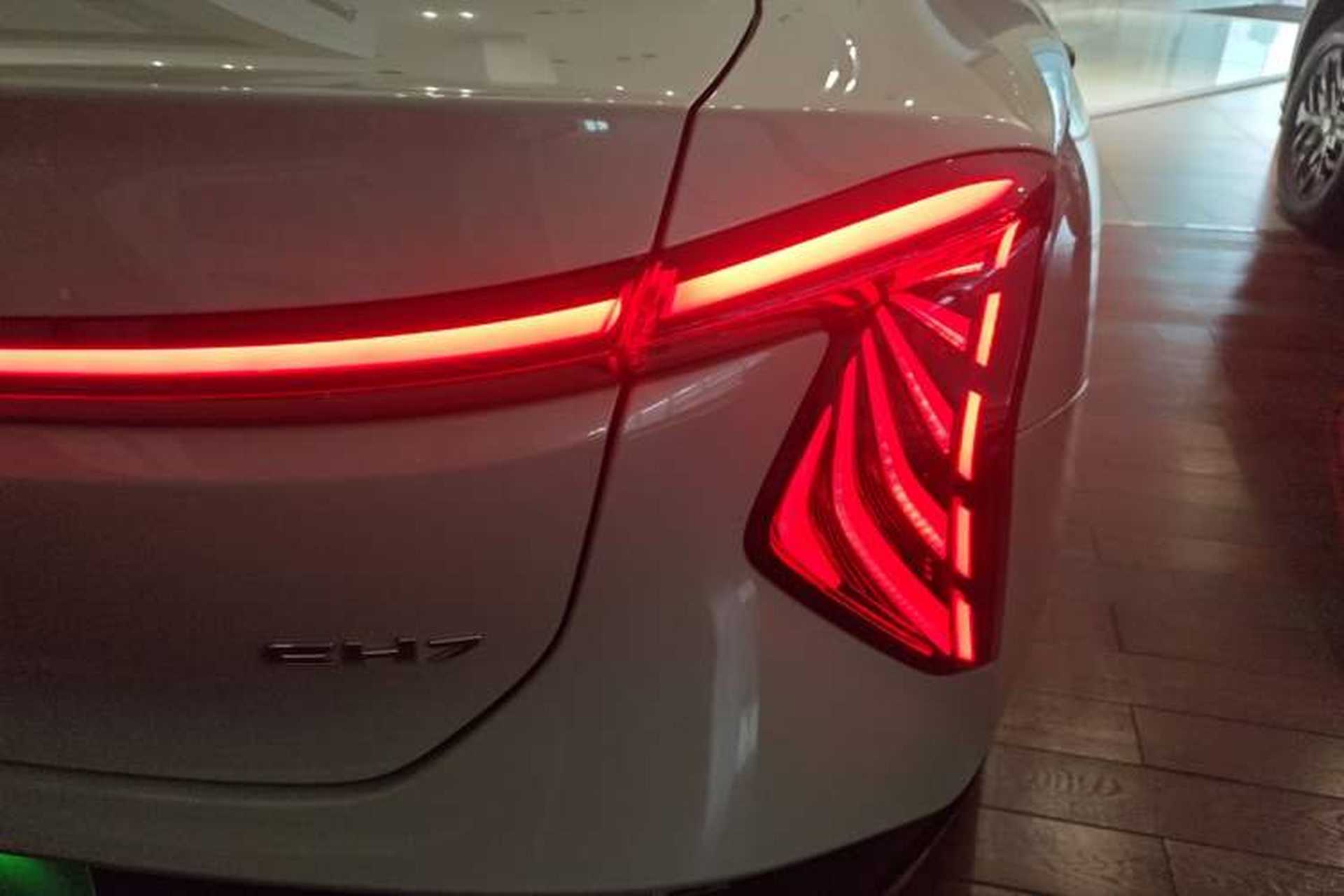 Used Hongqi EH7 2025 690 Smart Selection Edition Right Rear Taillight