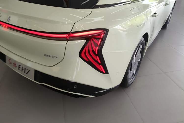 Used Hongqi EH7 2025 690 Smart Selection Edition Right Rear Taillight