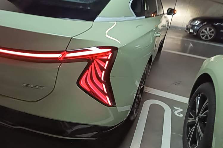 Used Hongqi EH7 2025 690 Smart Selection Edition Right Rear Taillight