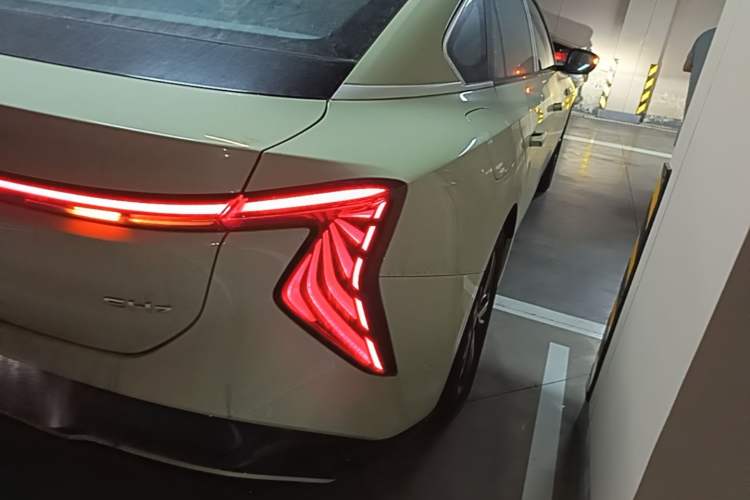 Used Hongqi EH7 2025 690 Smart Selection Edition Right Rear Taillight