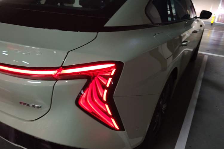 Used Hongqi EH7 2025 600 Smart Selection Edition Right Rear Taillight