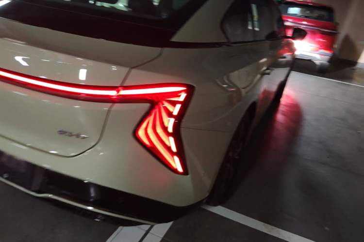 Used Hongqi EH7 2025 600 Smart Selection Edition Right Rear Taillight