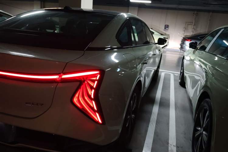 Used Hongqi EH7 2025 600 Smart Selection Edition Right Rear Taillight