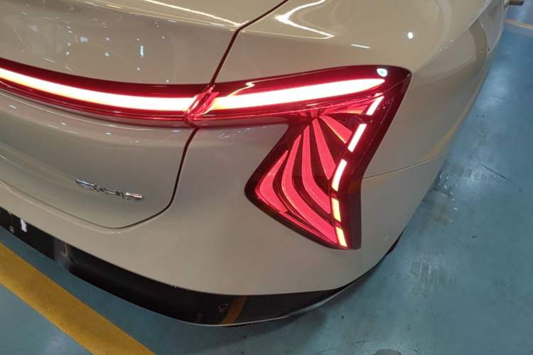 Used Hongqi EH7 2025 690 Smart Selection Edition Right Rear Taillight