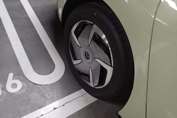 Used Hongqi EH7 2025 690 Smart Selection Edition Right Rear Wheel Hub