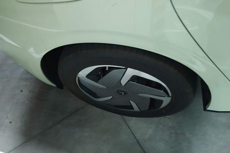 Used Hongqi EH7 2025 690 Smart Selection Edition Right Rear Wheel Hub