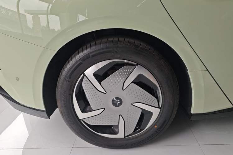 Used Hongqi EH7 2025 690 Smart Selection Edition Right Rear Wheel Hub