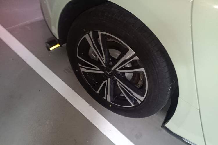 Used Hongqi EH7 2025 690 Smart Selection Edition Right Rear Wheel Hub