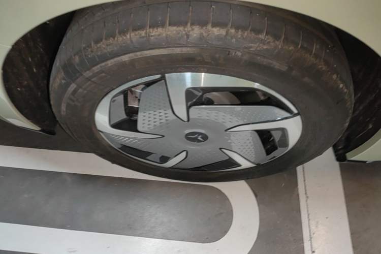 Used Hongqi EH7 2025 690 Smart Selection Edition Right Rear Wheel Hub