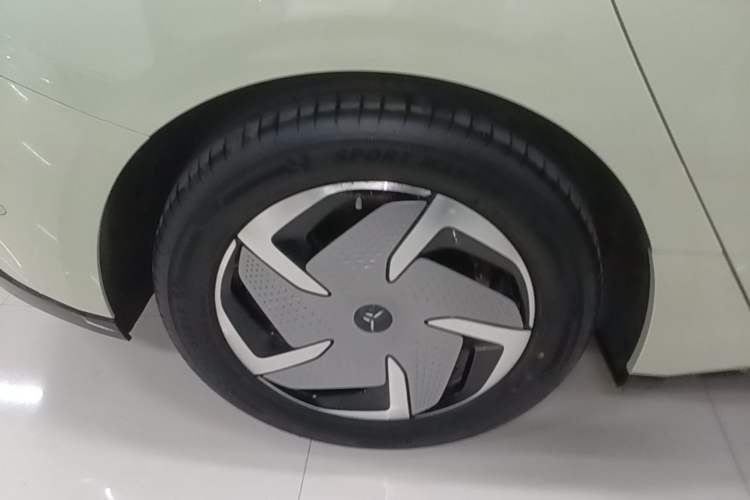 Used Hongqi EH7 2025 690 Smart Selection Edition Right Rear Wheel Hub