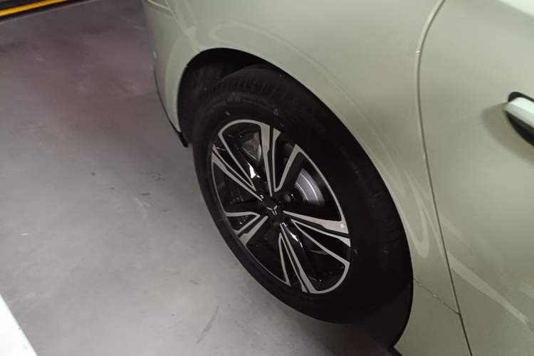 Used Hongqi EH7 2025 690 Smart Selection Edition Right Rear Wheel Hub