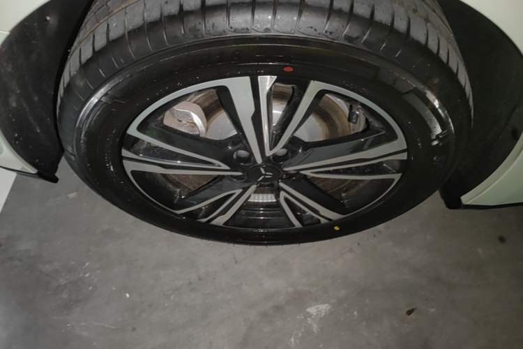 Used Hongqi EH7 2025 690 Smart Selection Edition Right Rear Wheel Hub