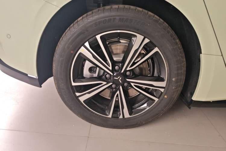 Used Hongqi EH7 2025 600 Smart Selection Edition Right Rear Wheel Hub