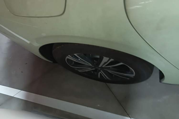 Used Hongqi EH7 2025 690 Smart Selection Edition Right Rear Wheel Hub