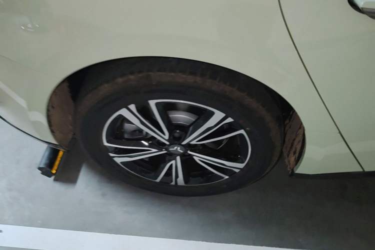 Used Hongqi EH7 2025 600 Smart Selection Edition Right Rear Wheel Hub