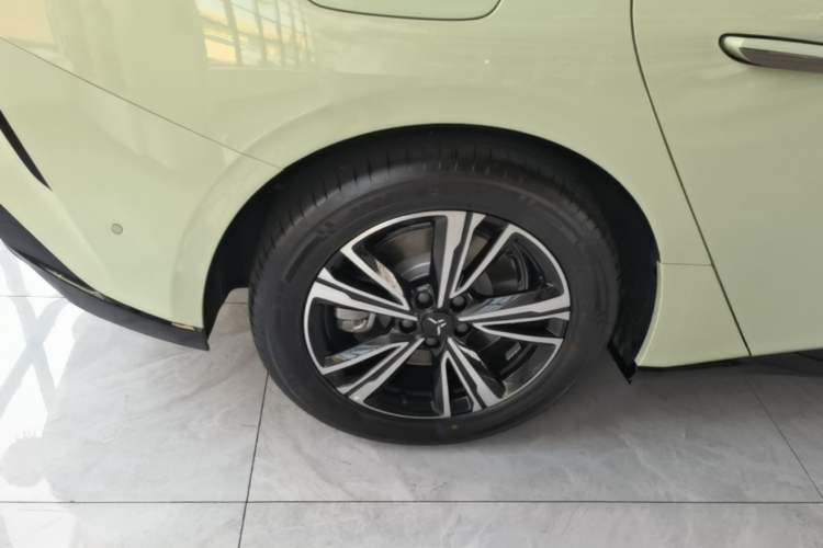 Used Hongqi EH7 2025 600 Smart Selection Edition Right Rear Wheel Hub