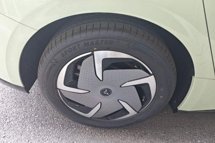 Used Hongqi EH7 2025 690 Smart Selection Edition Right Rear Wheel Hub