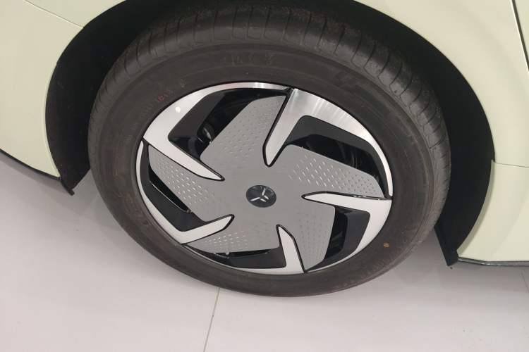 Used Hongqi EH7 2025 690 Smart Selection Edition Right Rear Wheel Hub