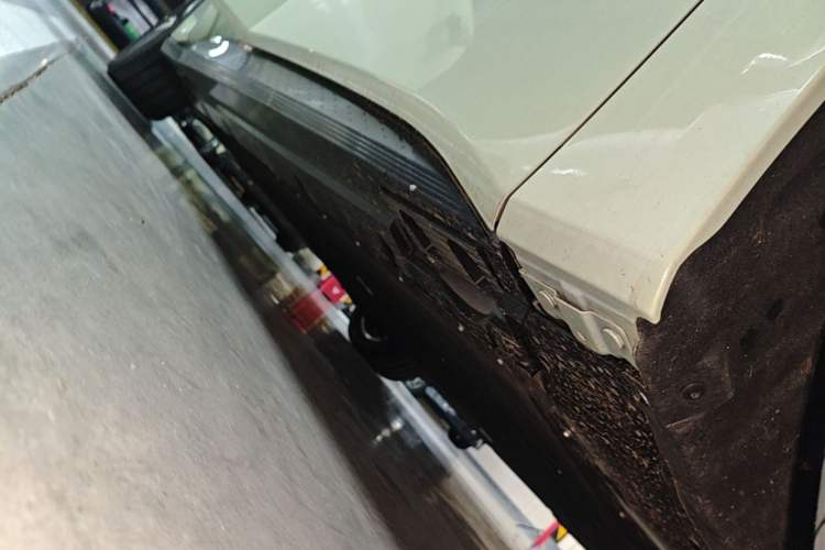 Used Hongqi EH7 2025 690 Smart Selection Edition Right Side Sill