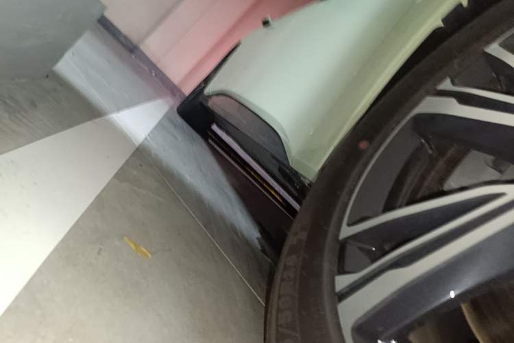 Used Hongqi EH7 2025 690 Smart Selection Edition Right Side Sill