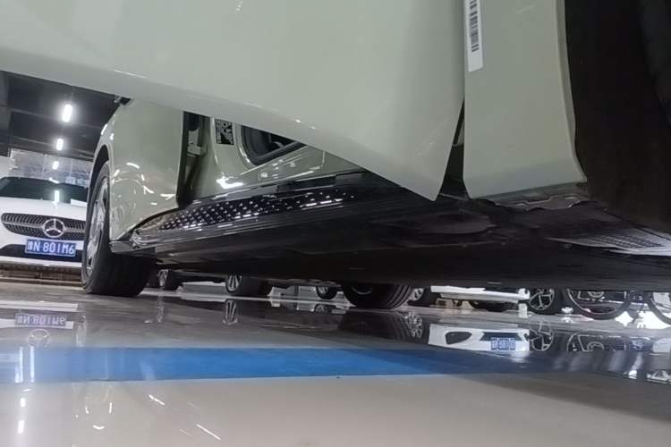 Used Hongqi EH7 2025 690 Smart Selection Edition Right Side Sill