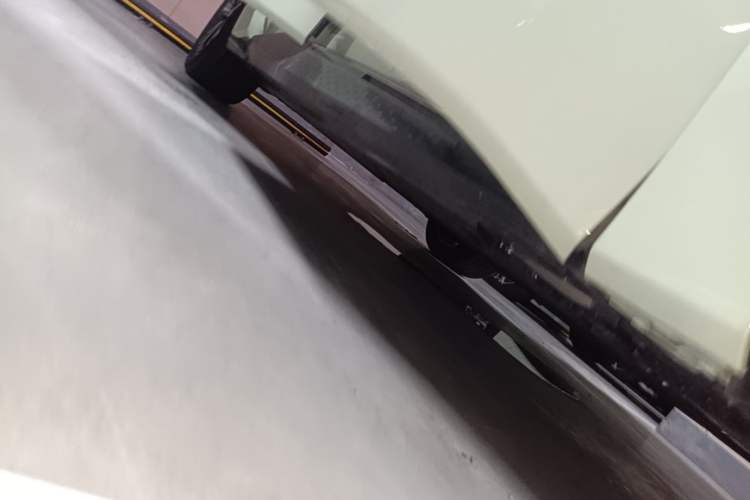 Used Hongqi EH7 2025 690 Smart Selection Edition Right Side Sill