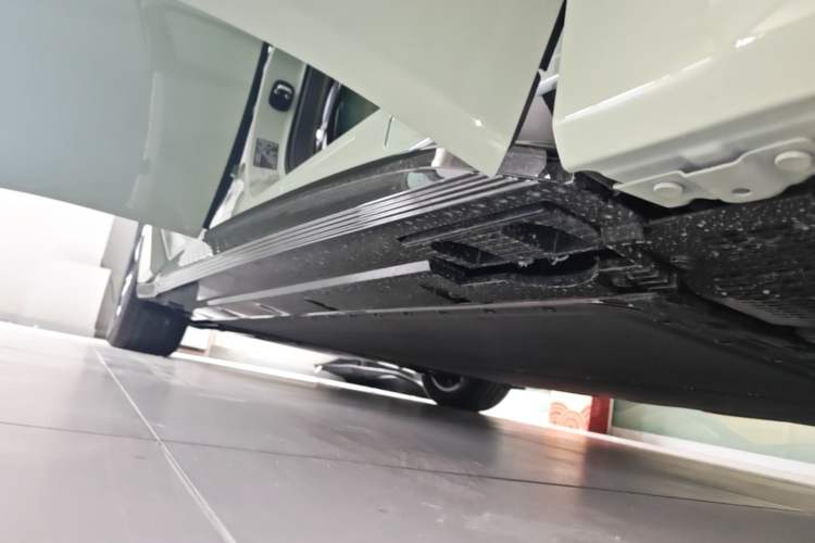 Used Hongqi EH7 2025 600 Smart Selection Edition Right Side Sill