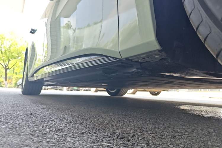 Used Hongqi EH7 2025 690 Smart Selection Edition Right Side Sill